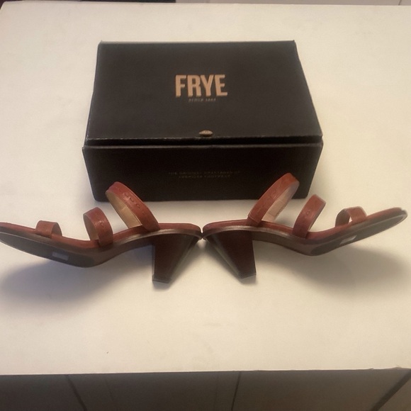 Frye Estelle Leather Strappy Stack Heeled Y2K Boho Slide Sandals  Cognac NIB 9.5 - Picture 8 of 10